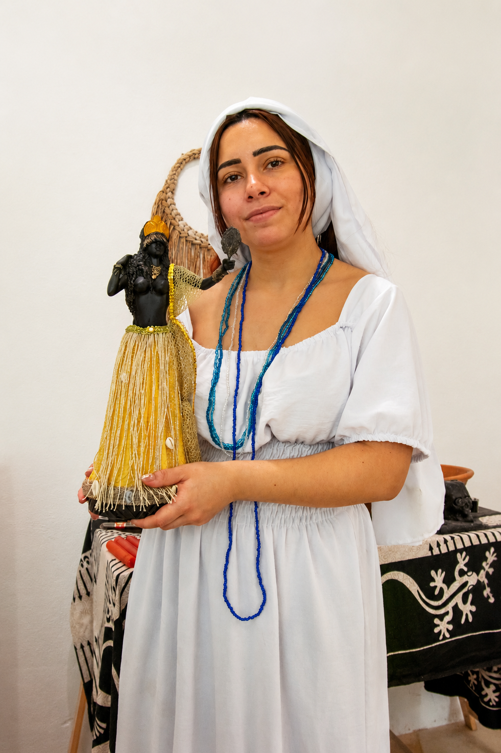 Taróloga Ayara Victoria em contexto de orientação espiritual