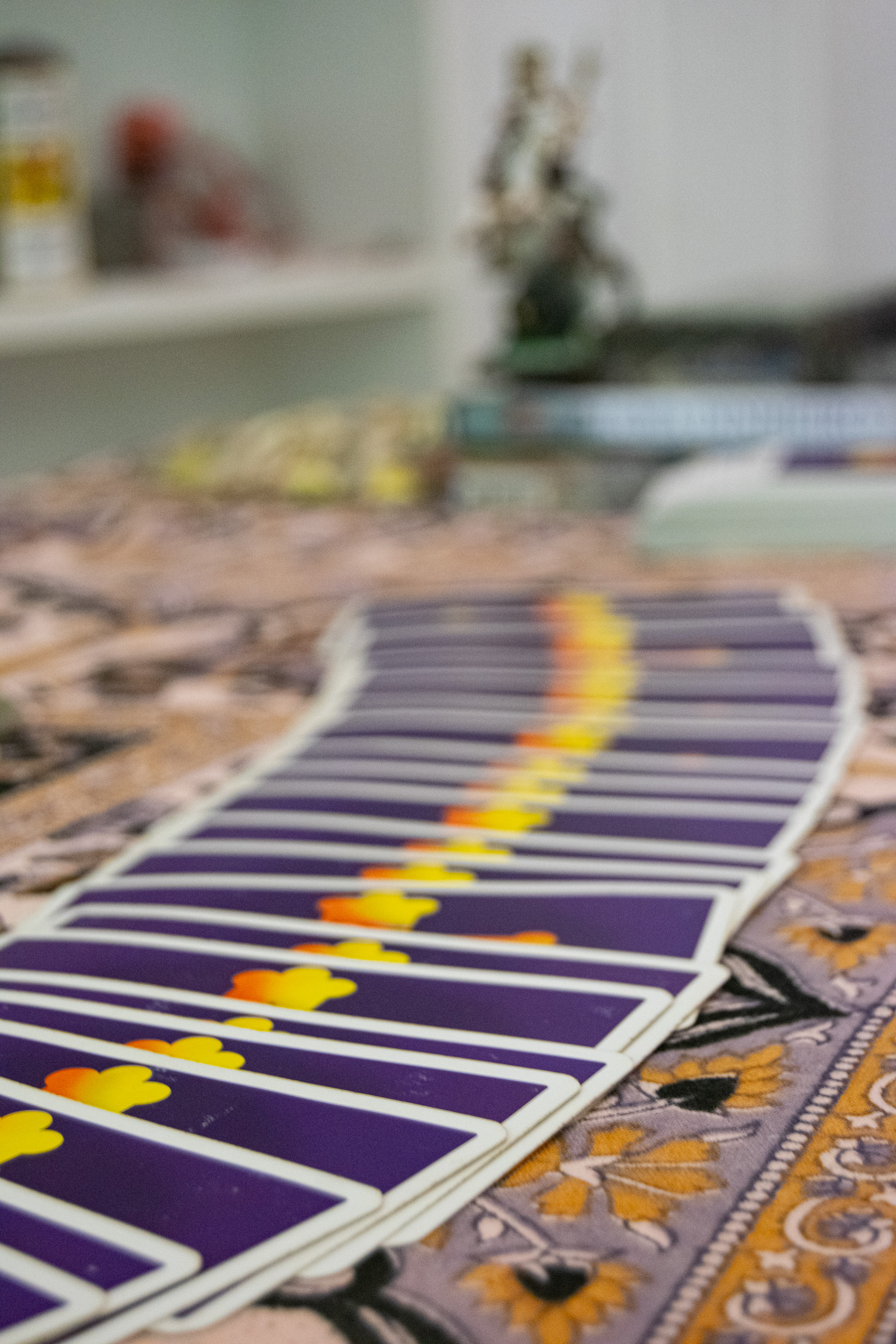 Cartas de tarot em ambiente de consulta